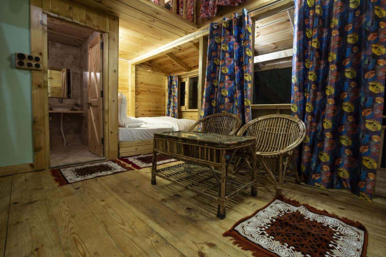 Mid Conifer Cottage Далхаузи Екстериор снимка