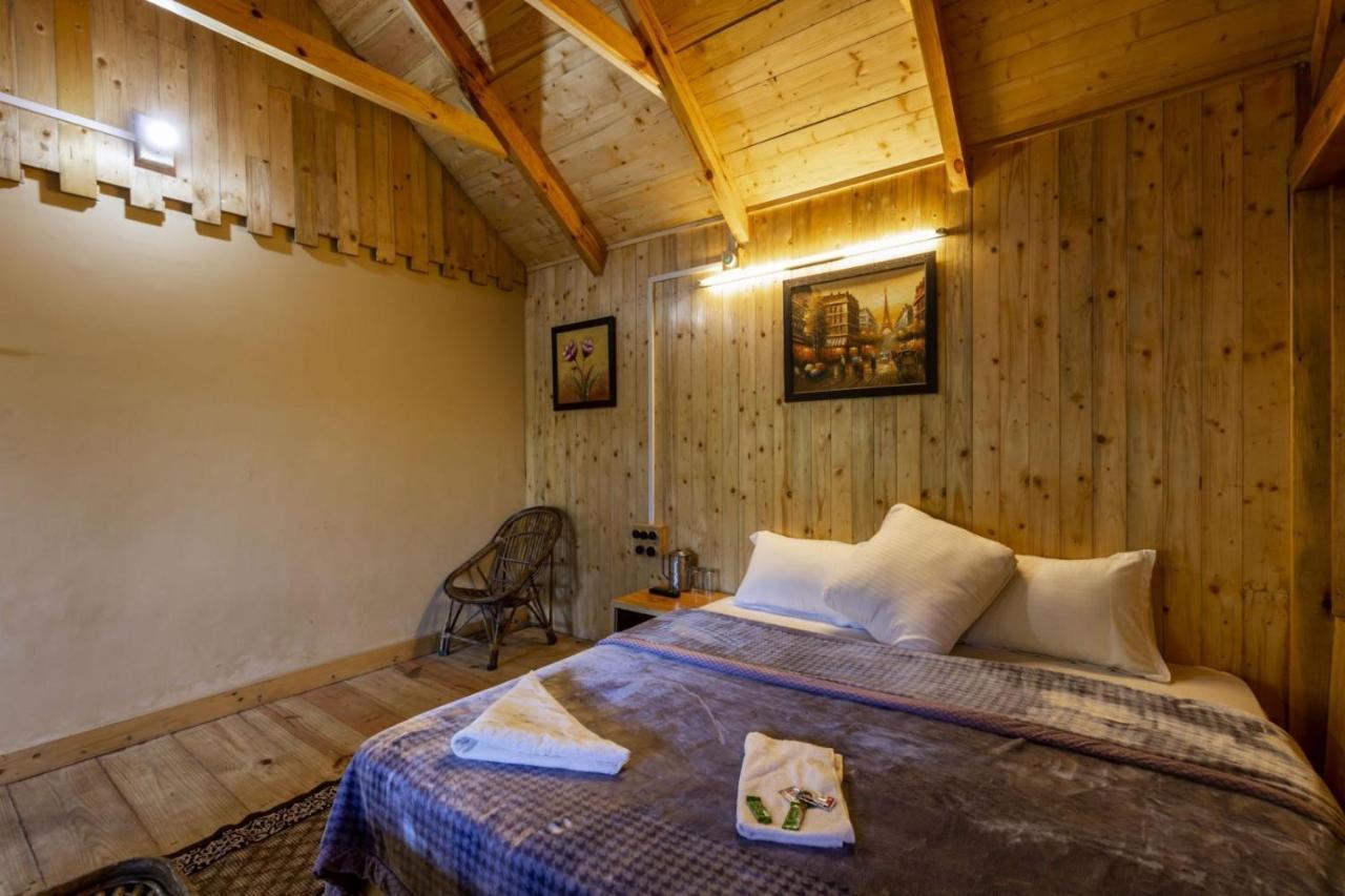 Mid Conifer Cottage Далхаузи Екстериор снимка