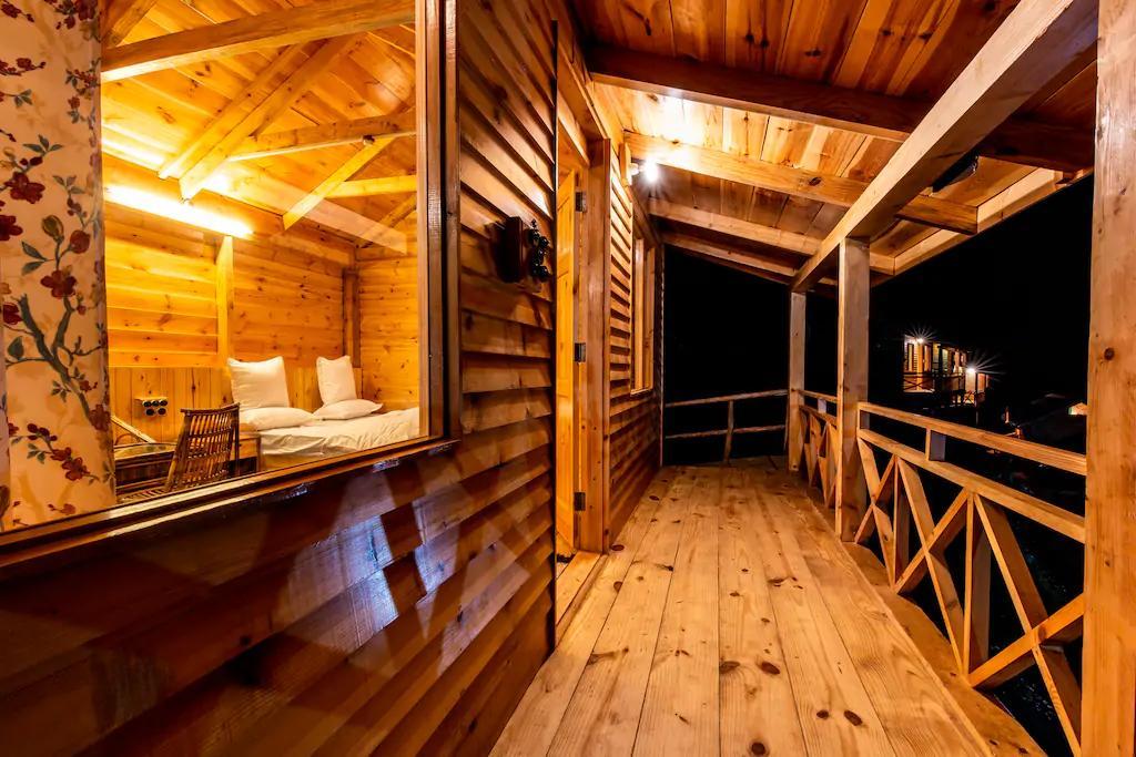 Mid Conifer Cottage Далхаузи Екстериор снимка
