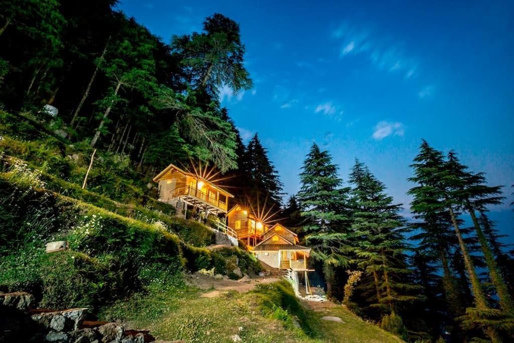 Mid Conifer Cottage Далхаузи Екстериор снимка